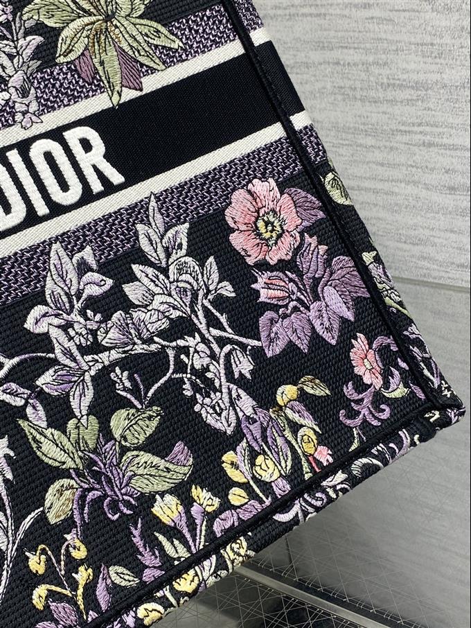 2025228Y550P212155984