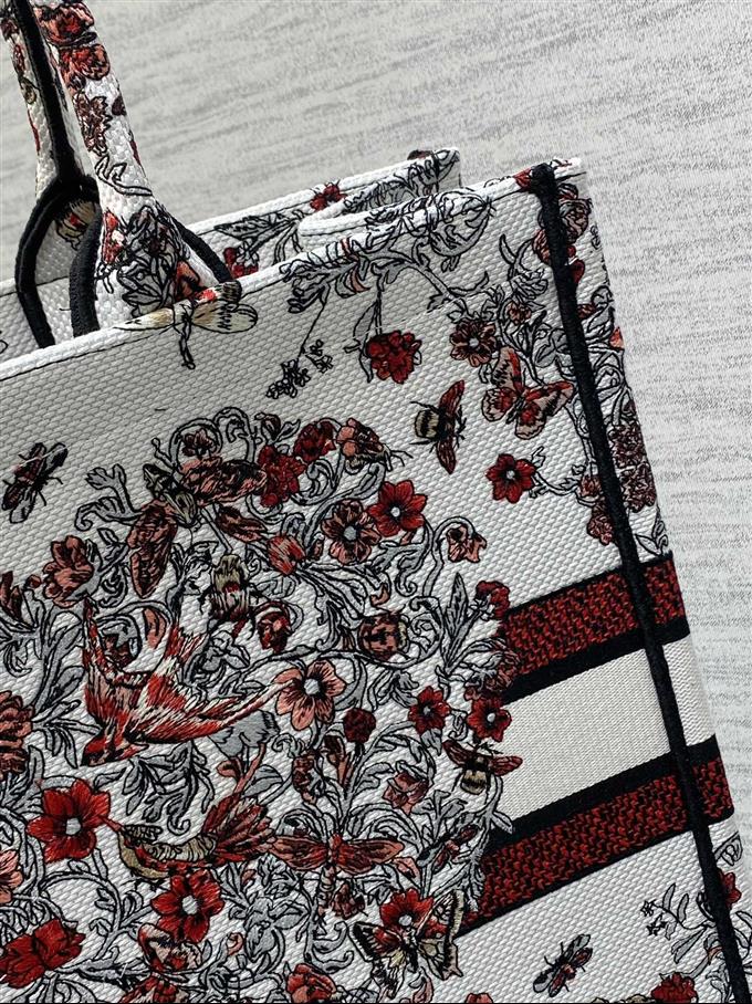 2025228Y550P212156300