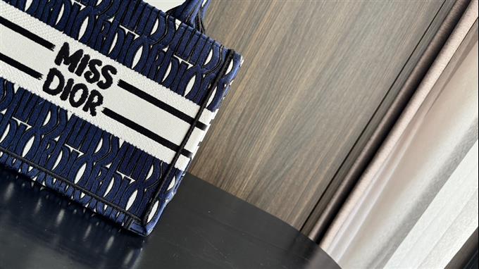 2025228Y550P212157443