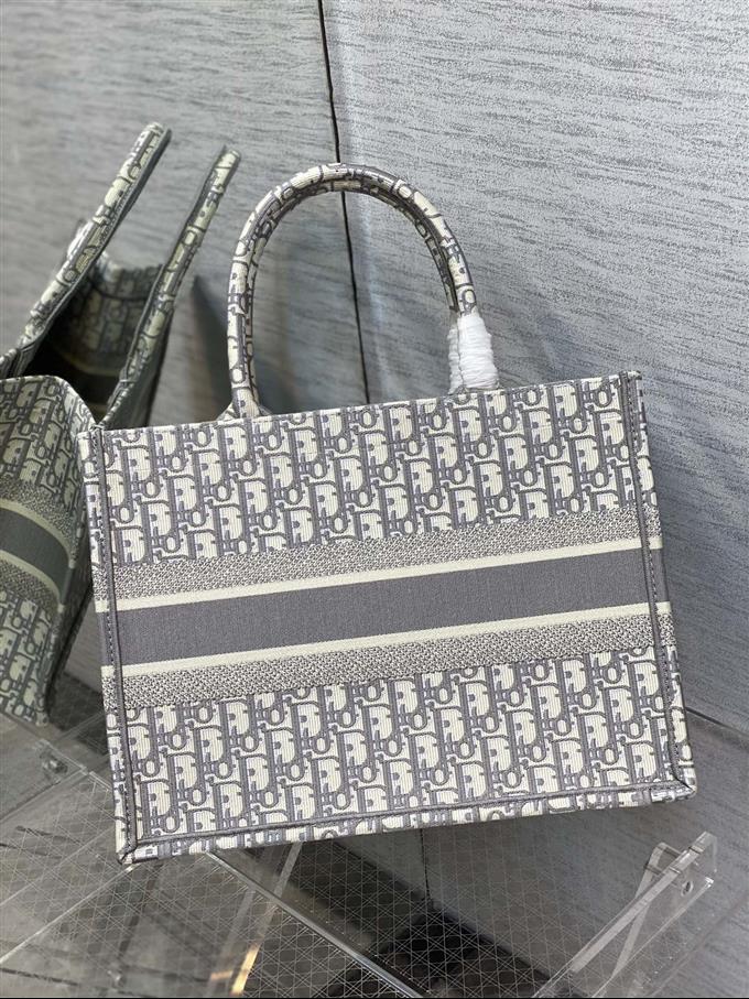 2025228Y580P21220674