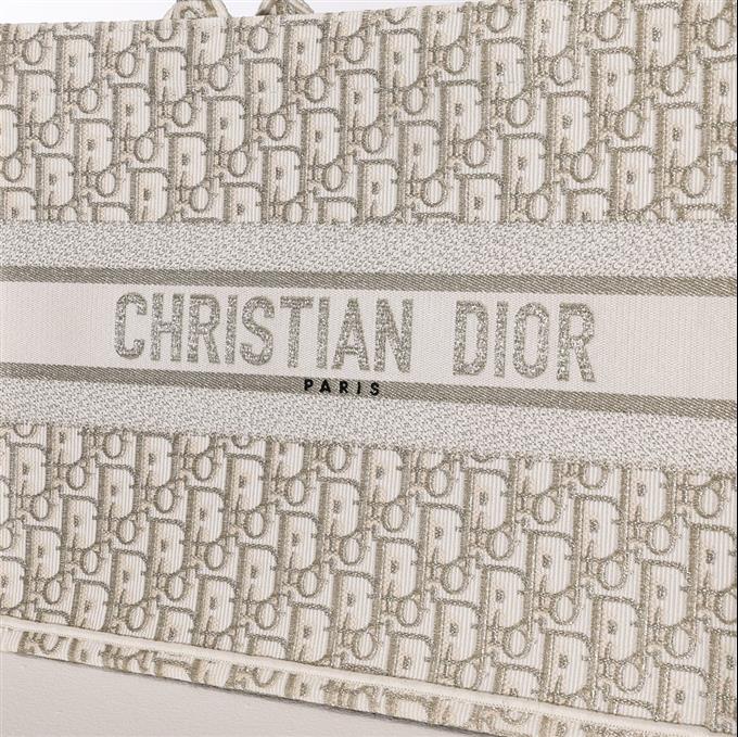 2025228Y600P203757753