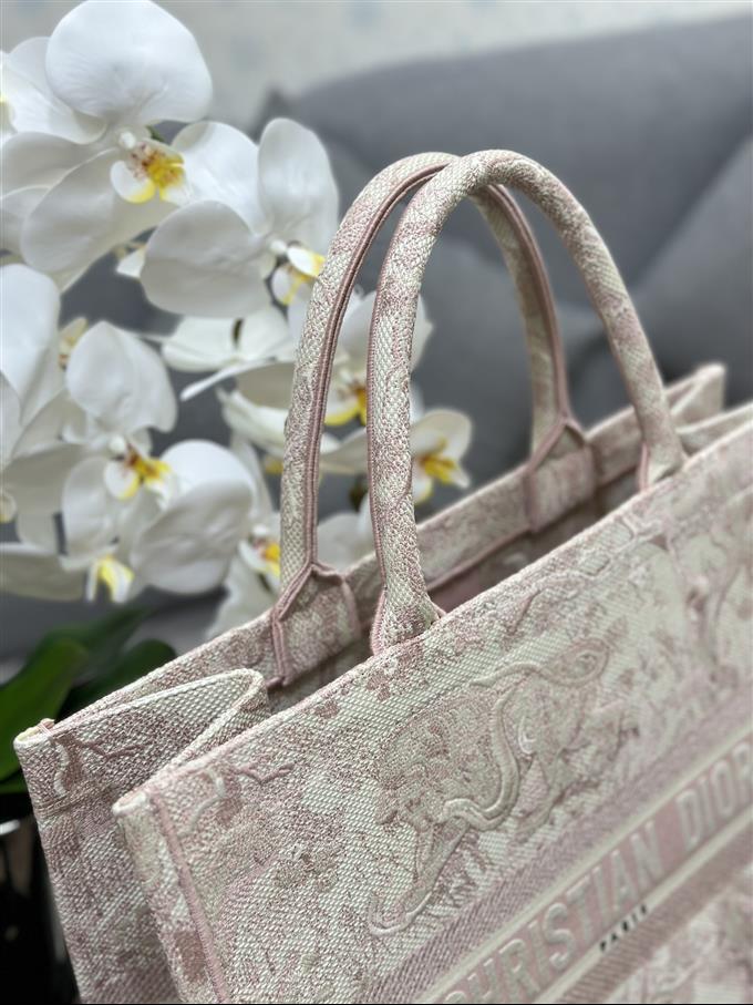 2025228Y600P203822579