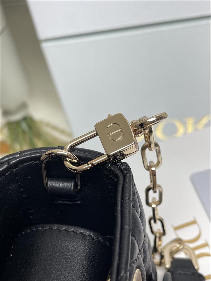 2025228Y600P20444331