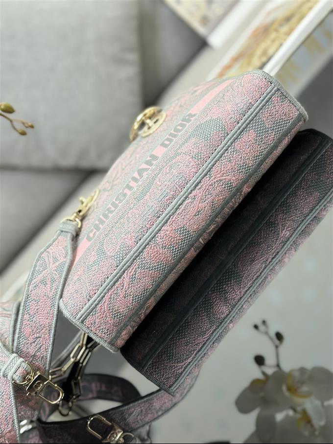 2025228Y600P20459818