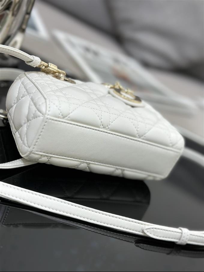 2025228Y600P20459958