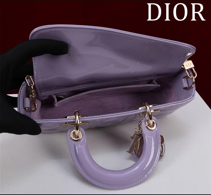 2025228Y700P20435642