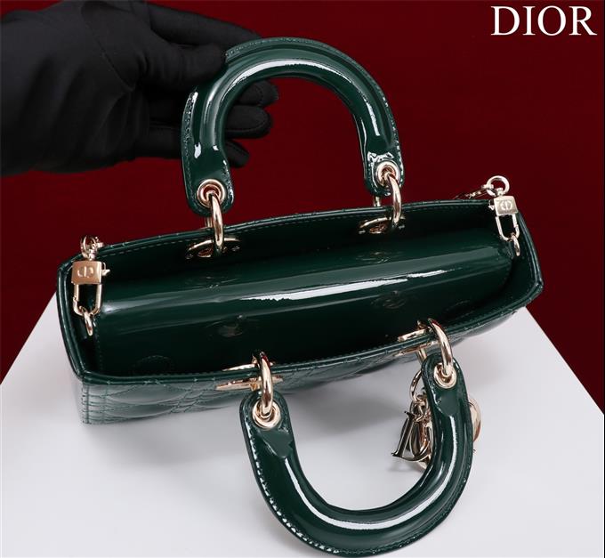 2025228Y700P20440661