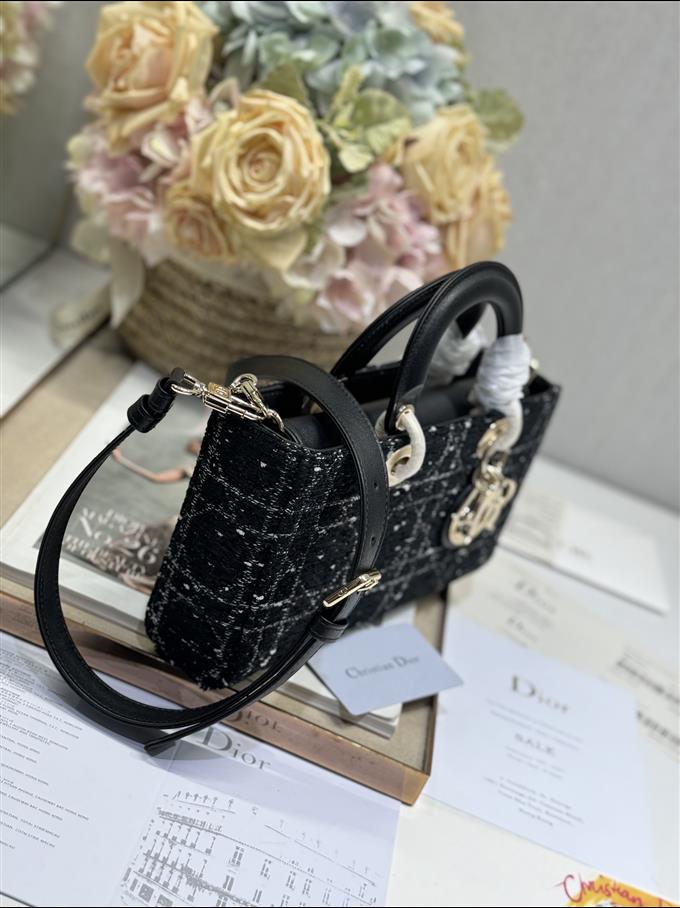 2025228Y700P20444581