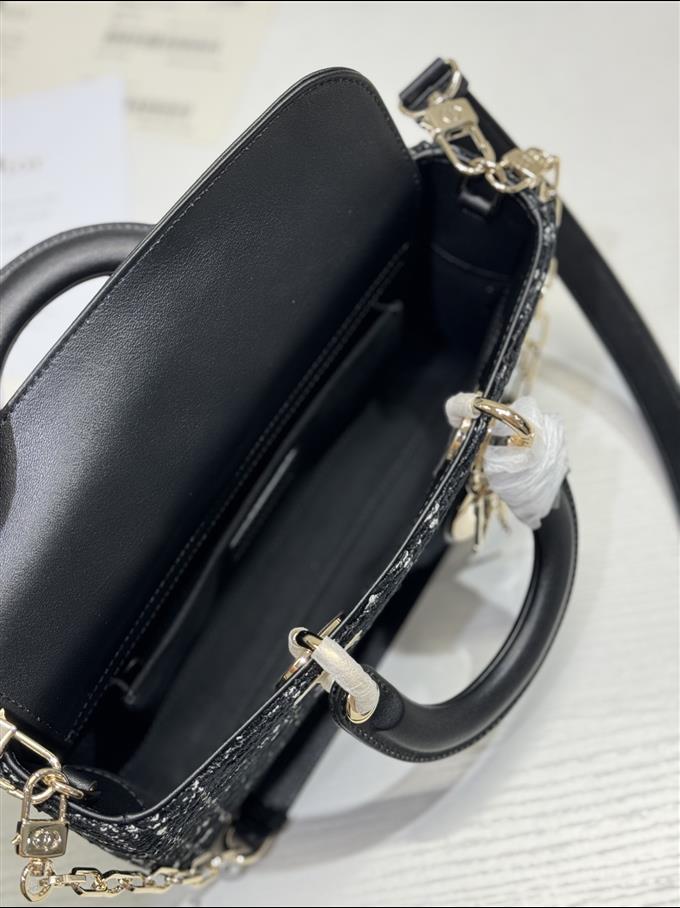 2025228Y700P20444644