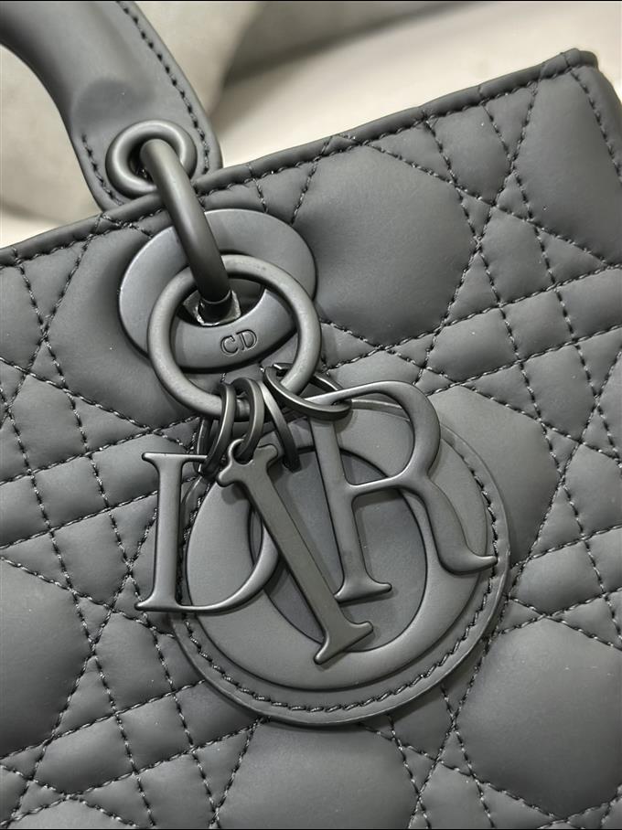 2025228Y700P204513130