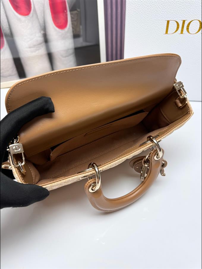 2025228Y700P20451336