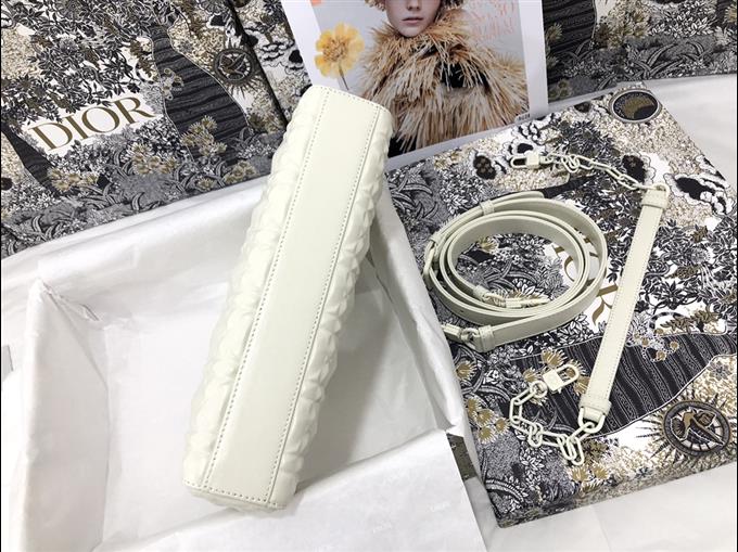 2025228Y700P204514105