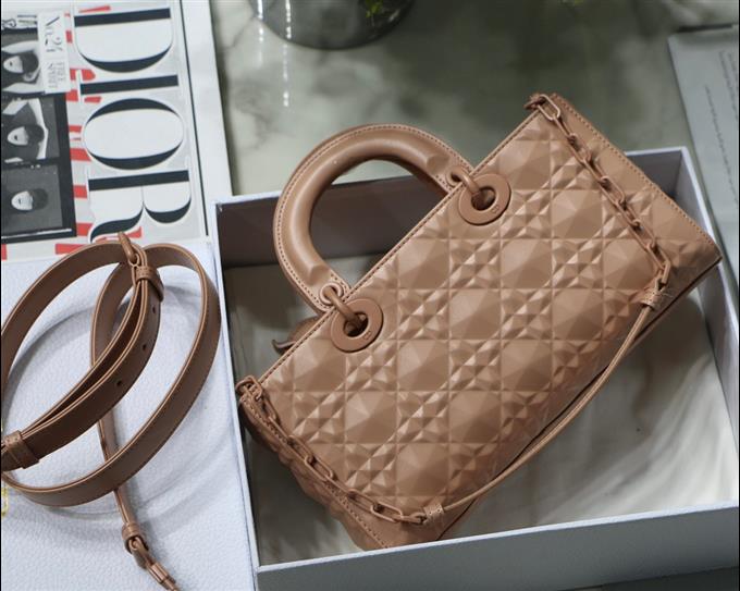 2025228Y700P204514654