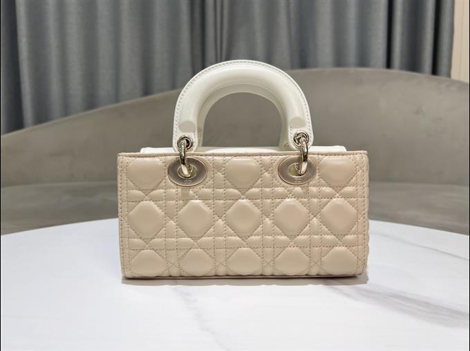 2025228Y700P204515218