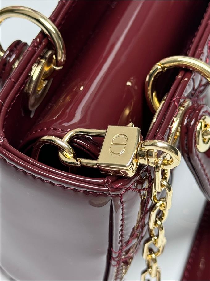 2025228Y700P215711896