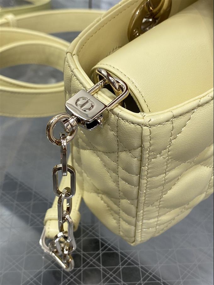 2025228Y700P21571223