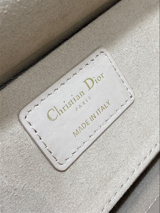 2025228Y700P215712352