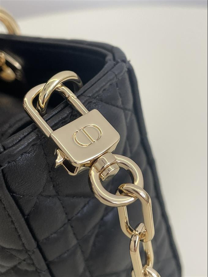 2025228Y700P215712697