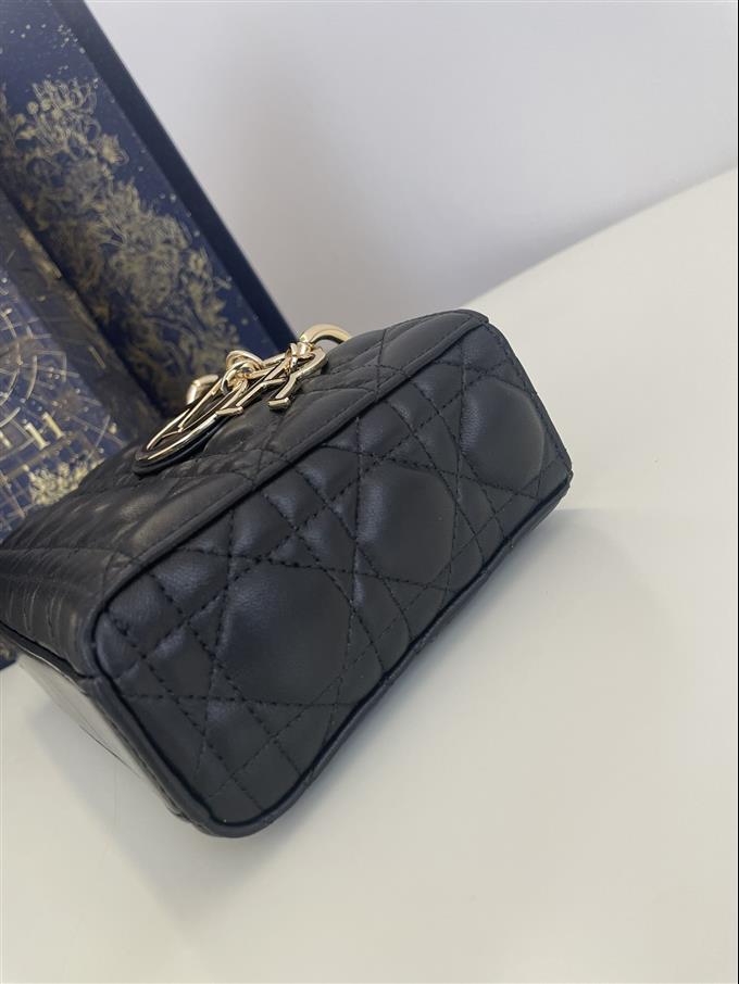 2025228Y700P215712713