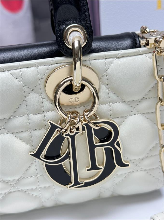 2025228Y750P20444880