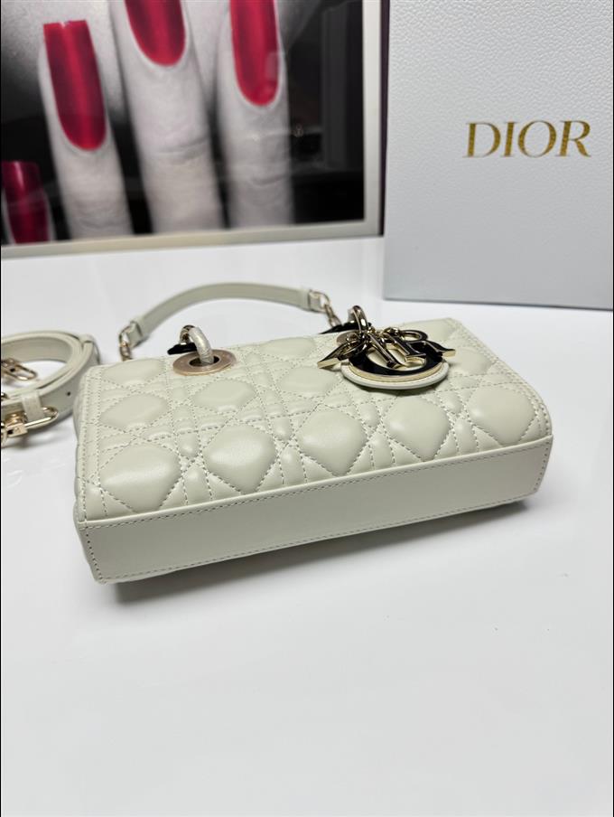 2025228Y750P20444895