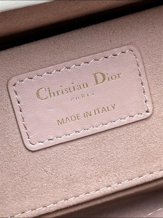 2025228Y750P204515996