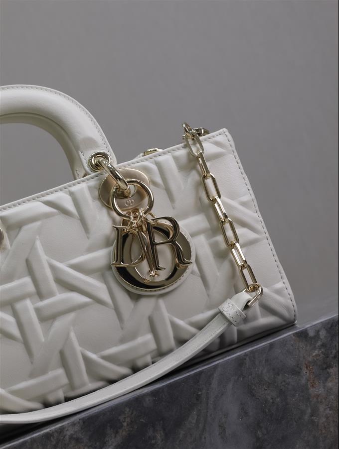 2025228Y750P204516220