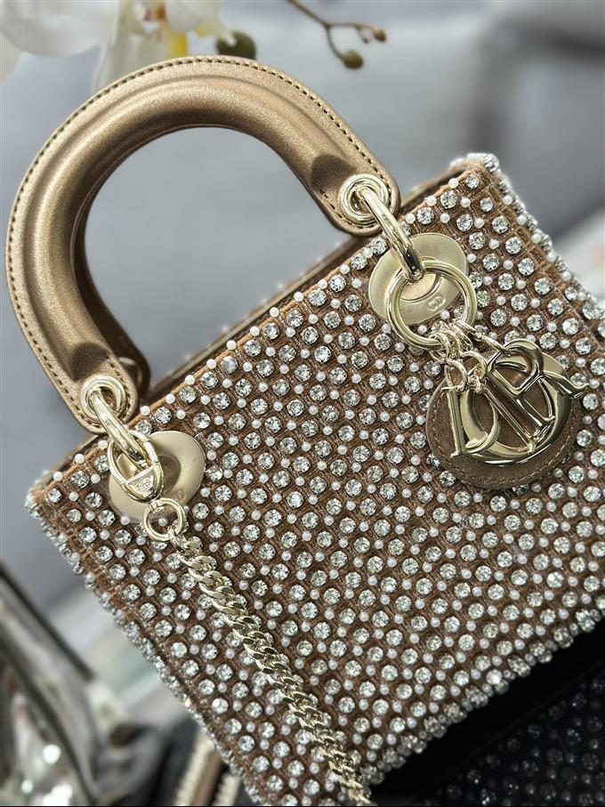 2025228Y1300P211854952