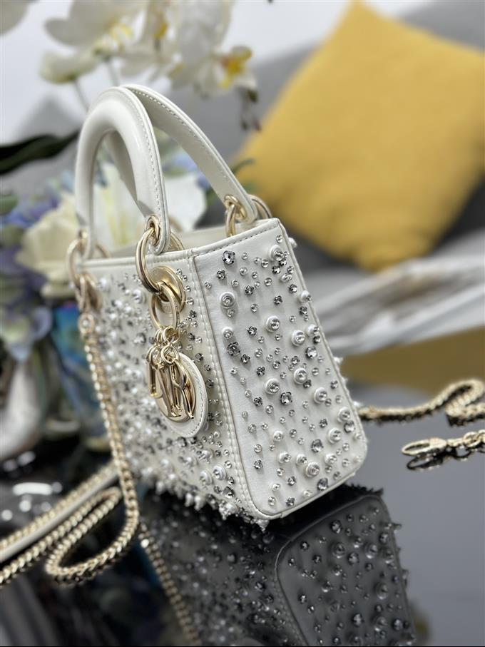 2025228Y1380P21185561