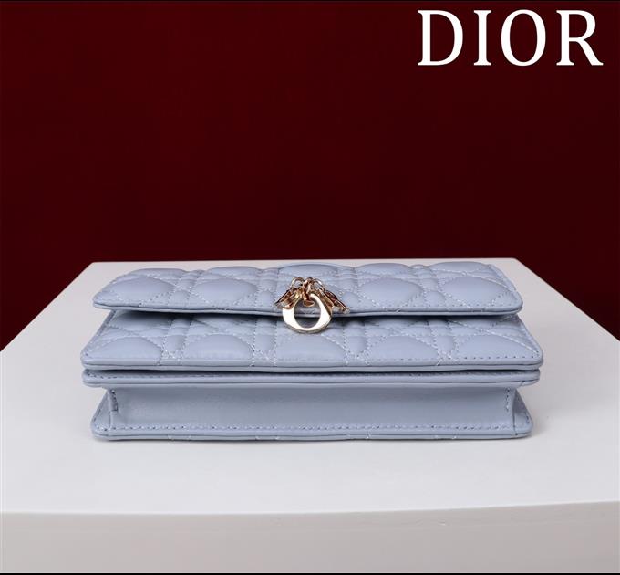 2025228Y600P21295179