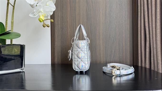 2025228Y600P212426965