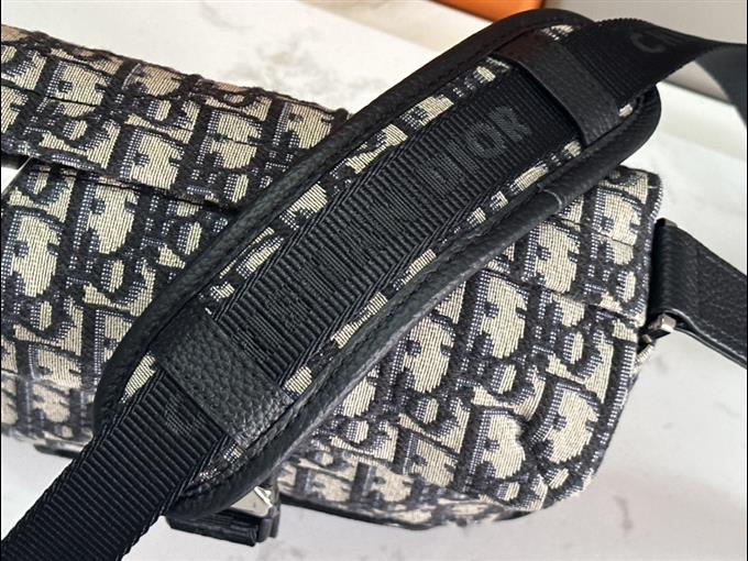 2025228Y500P221558104