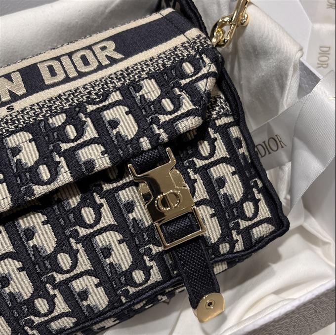 2025228Y600P22129384