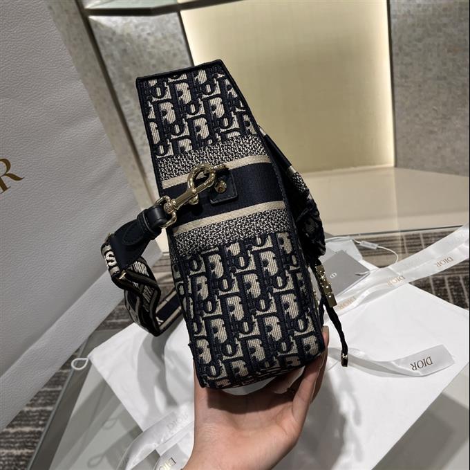 2025228Y650P221211179