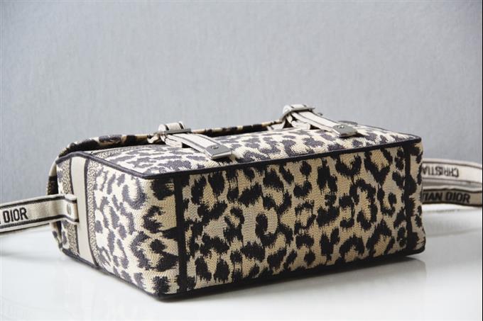 2025228Y650P221211617