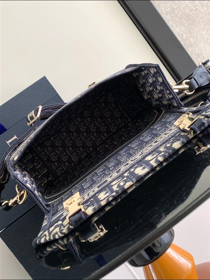 2025228Y650P221211787