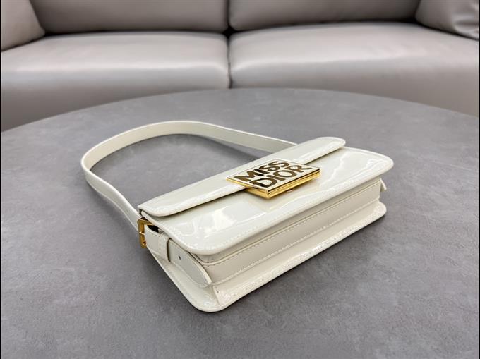 2025228Y600P214941136