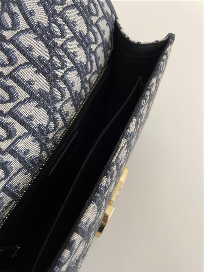 2025228Y600P204622257