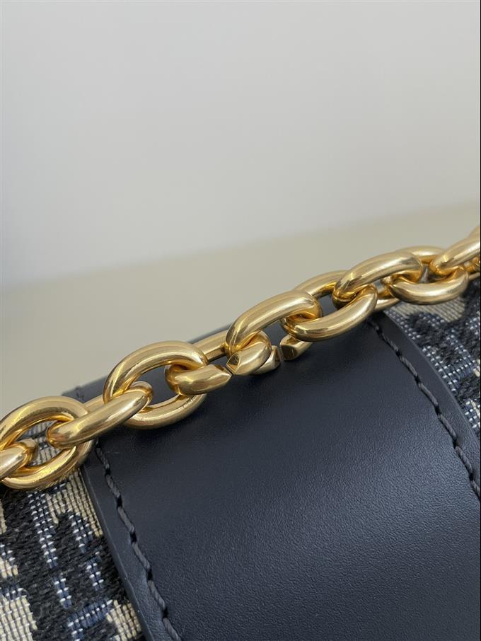 2025228Y600P204622633