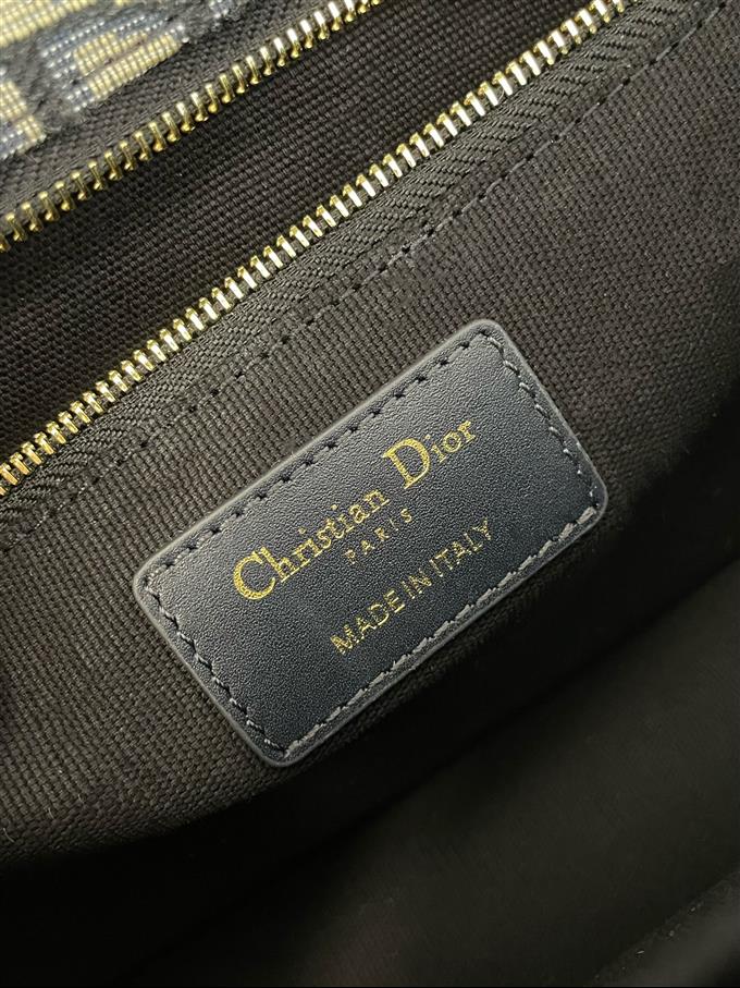 2025228Y600P204622726