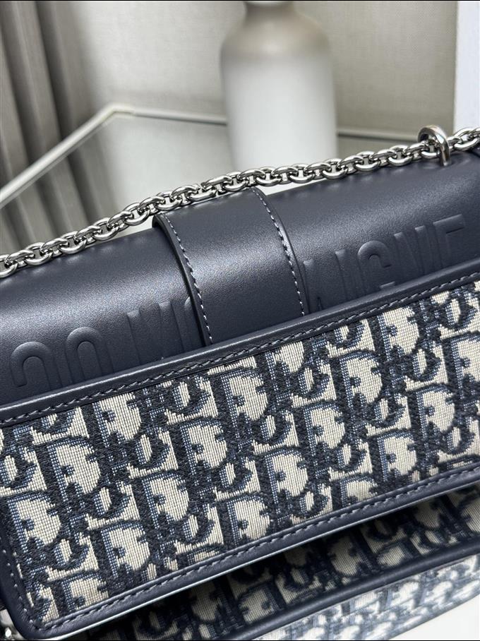 2025228Y600P20462285