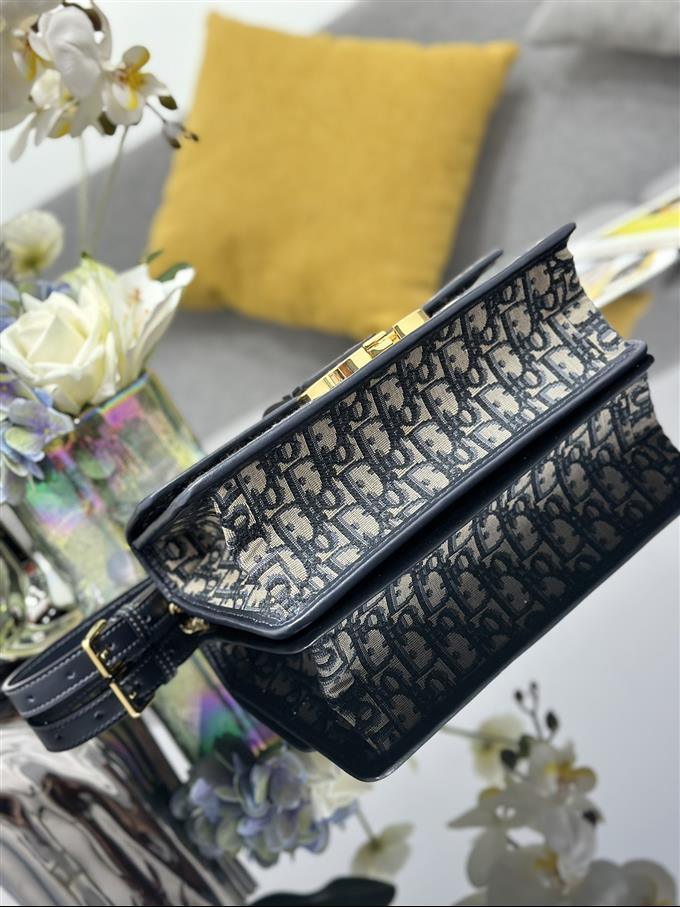 2025228Y600P204623495