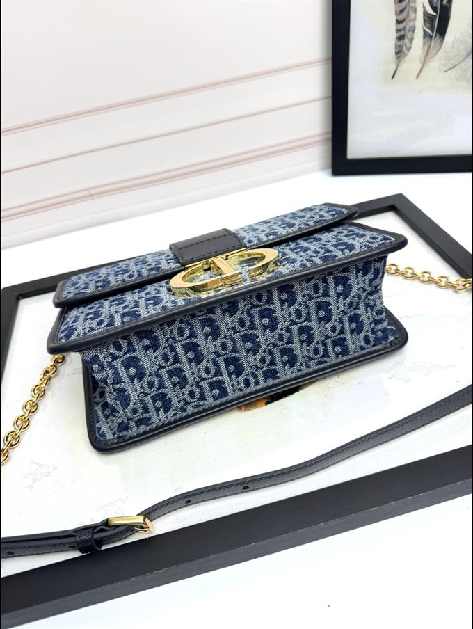 2025228Y600P204644295