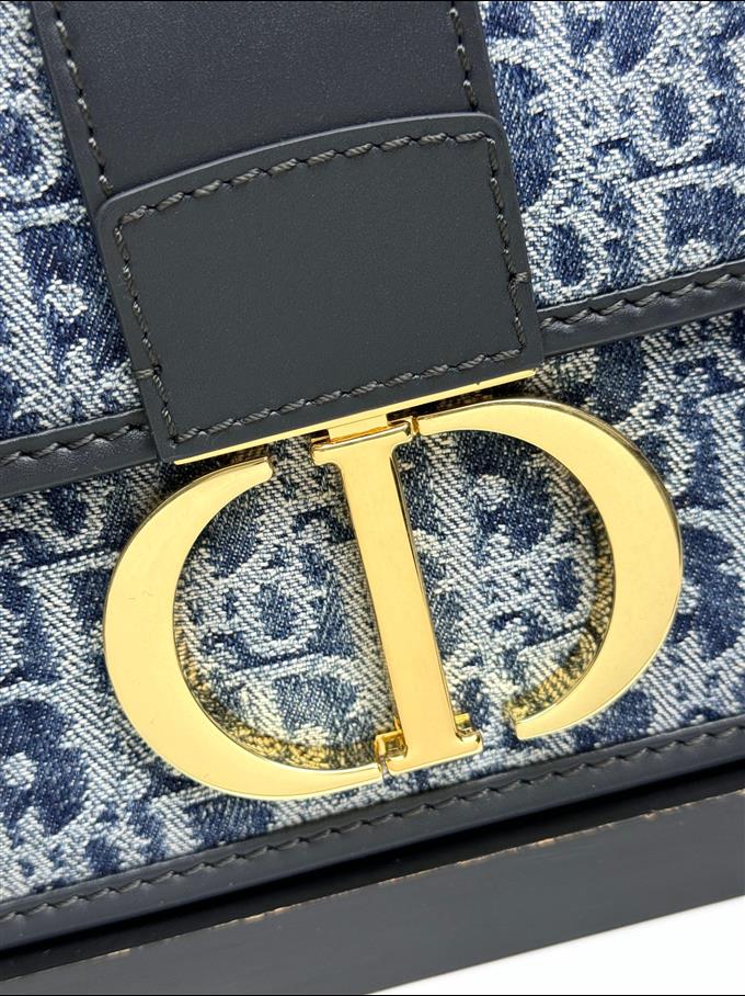 2025228Y600P204644357