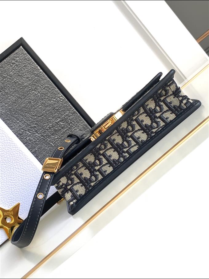 2025228Y600P204644860