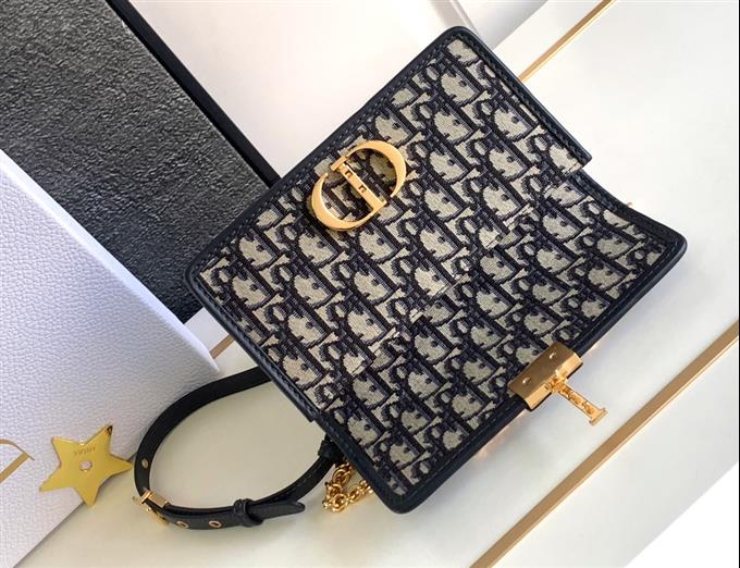 2025228Y600P204644908