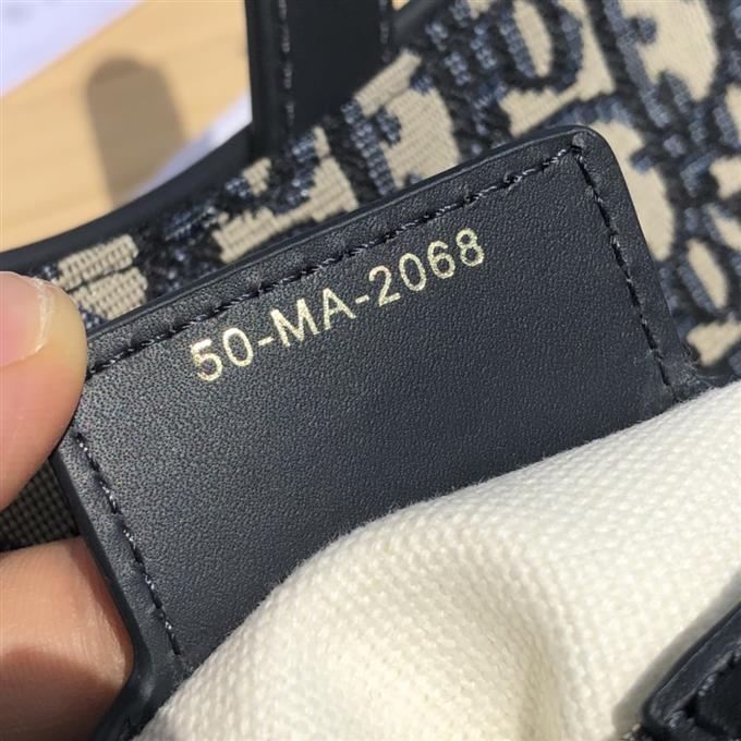 2025228Y750P21232388