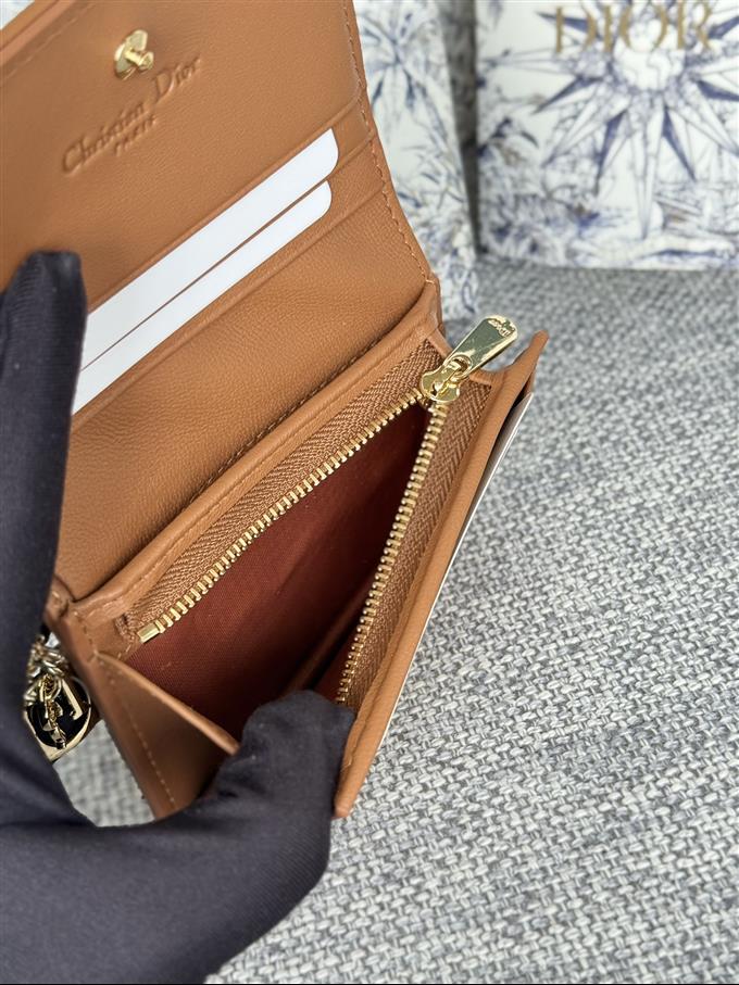 2025228Y310P20379610