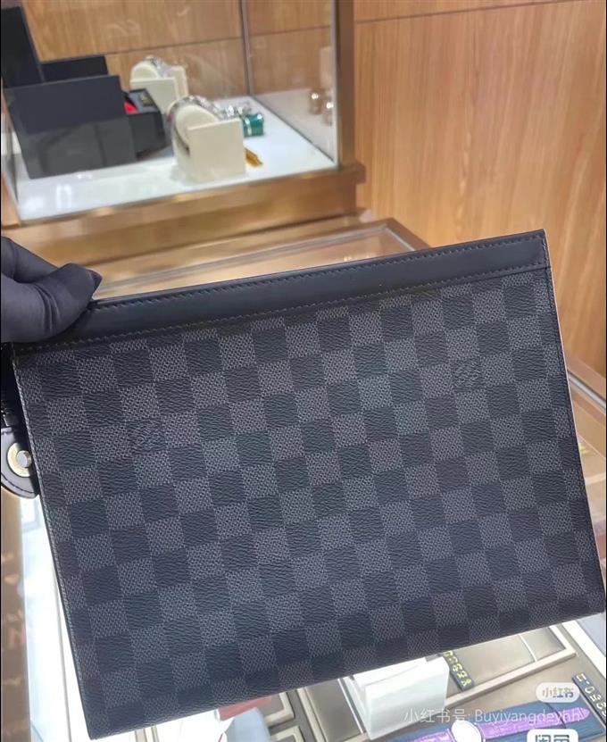 2025224N41696101743225