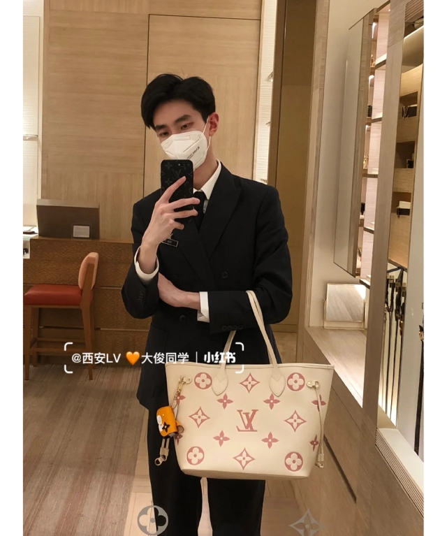 2025224M2157921215578